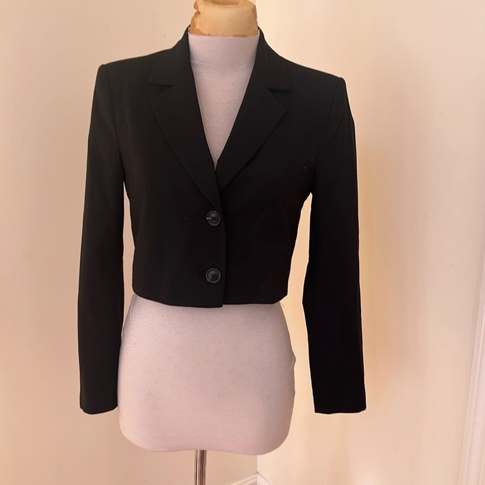 Zara XS black crop blazer jacket with lapel collar.